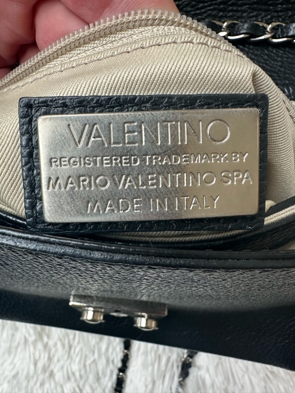 Valentino By Mario Valentino Isabelle Dollaro Black Leather Crossbody Bag - Picture 15 of 16